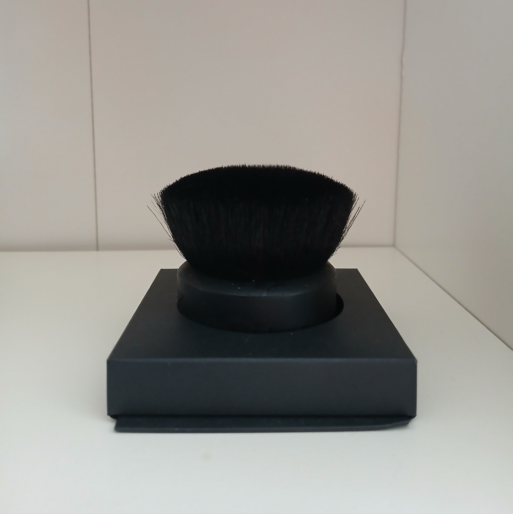 Nars Kabuki Artisan Brush #20 Botan Brush Dome Brush
